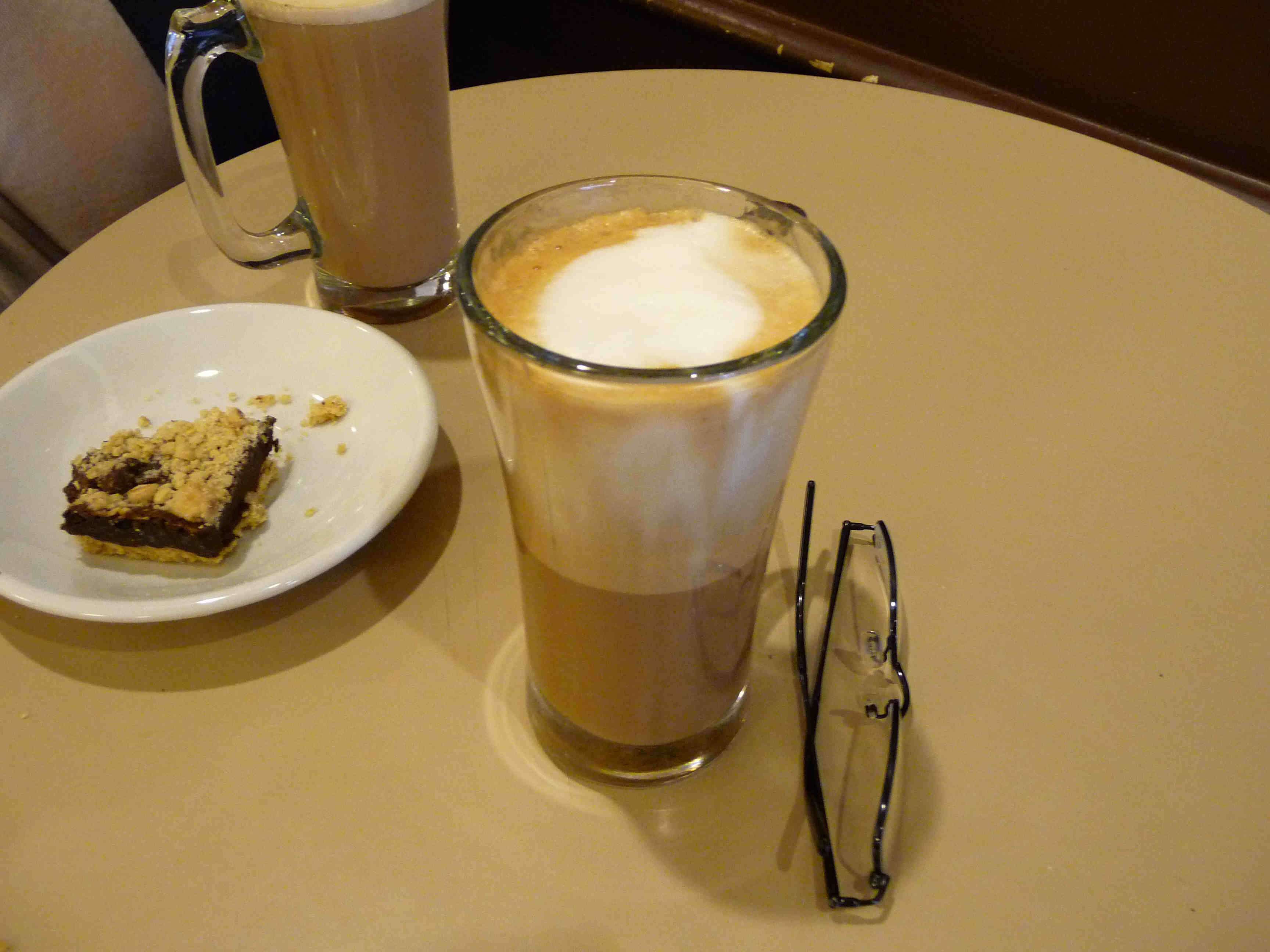 This glass produced a nice cross-section of a cappuccino, but was otherwise worthless.