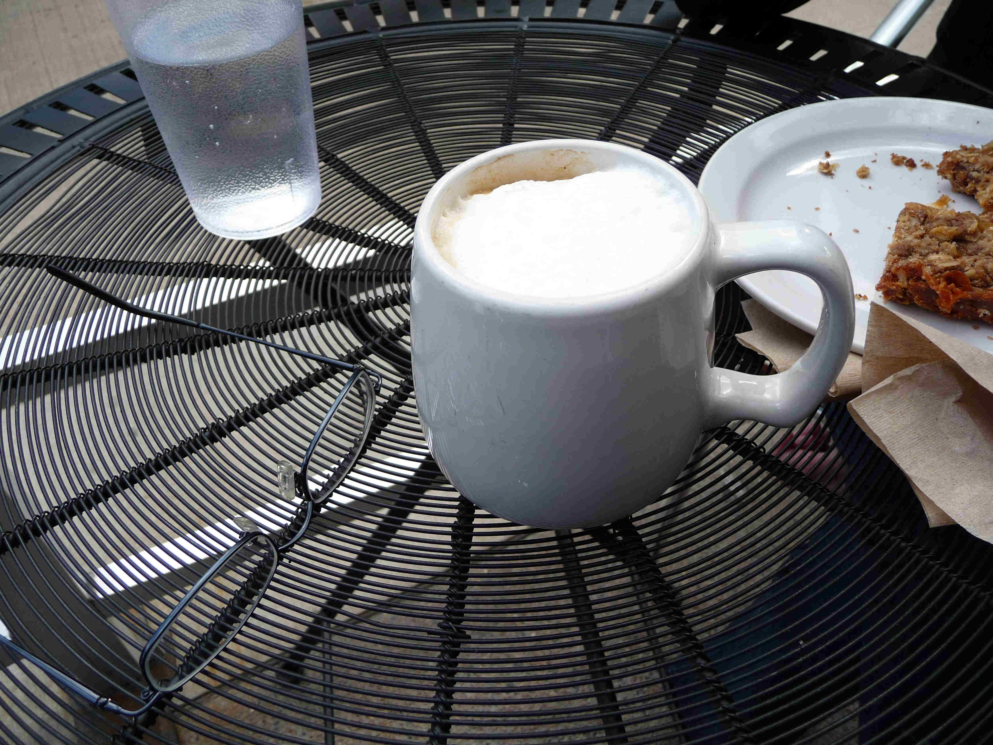 The cappuccino comes in a mug.