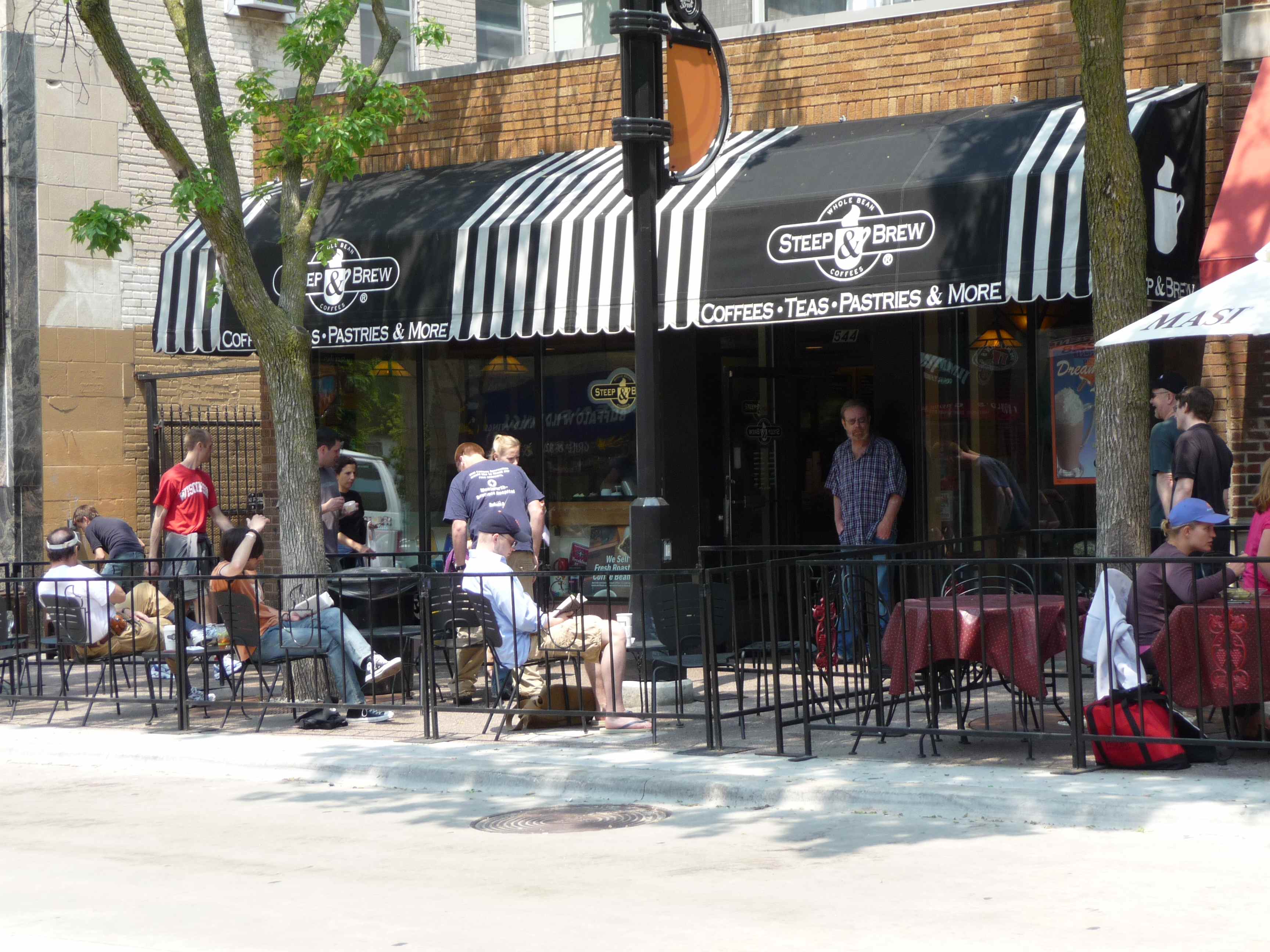 As with most coffee shops on State, Steep & Brew has outdoor seating