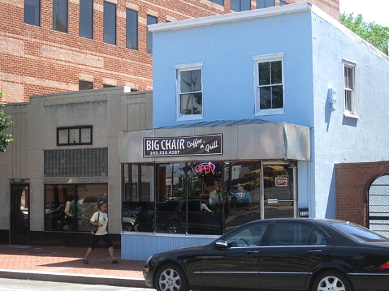Big_Chair_Coffee_Outside